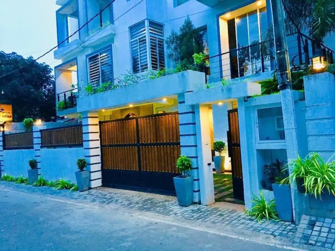 8 Plus Motels Негомбо Екстер'єр фото