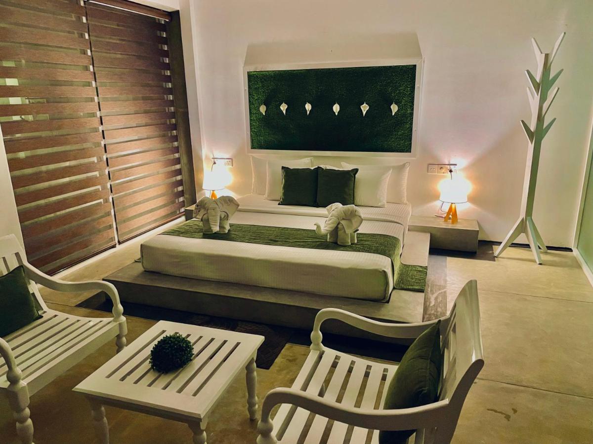 8 Plus Motels Негомбо Екстер'єр фото
