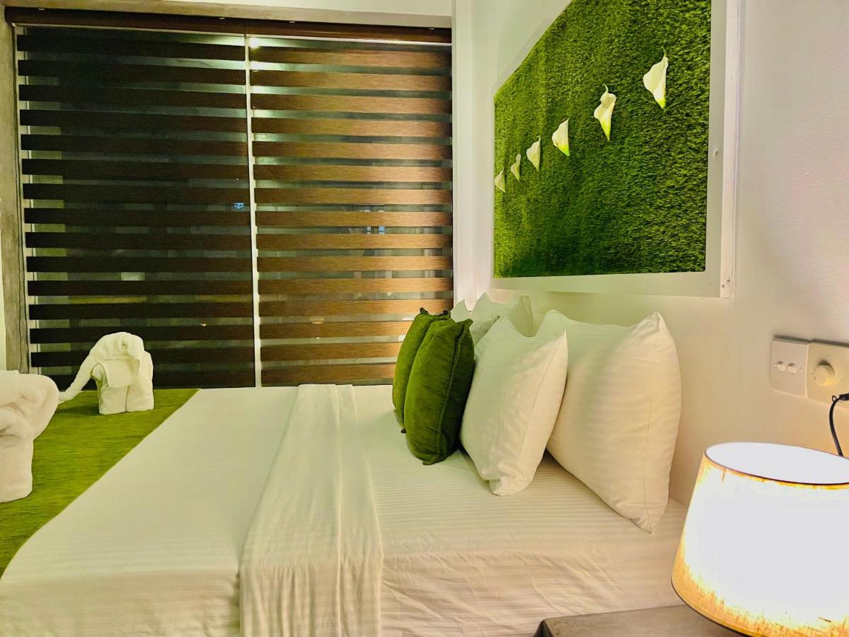 8 Plus Motels Негомбо Екстер'єр фото