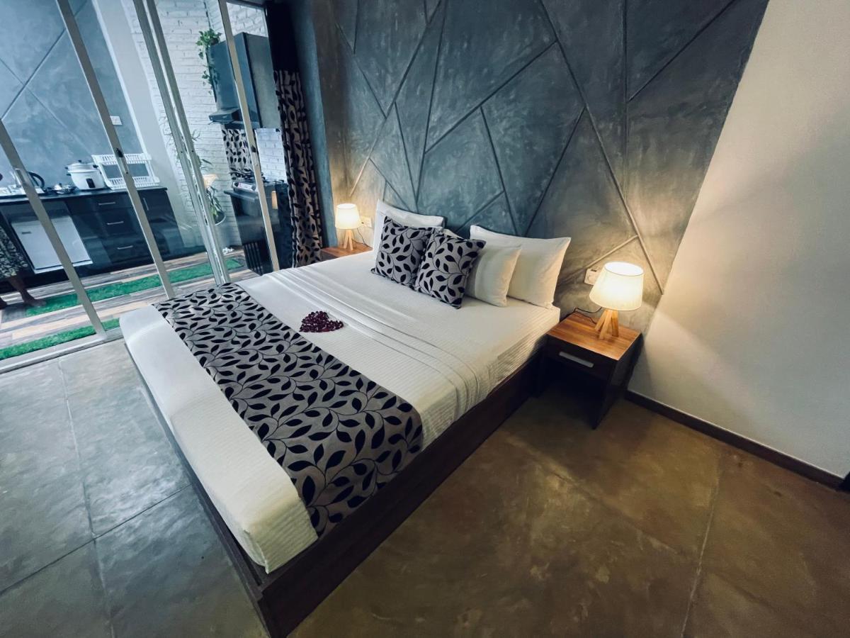 8 Plus Motels Негомбо Екстер'єр фото