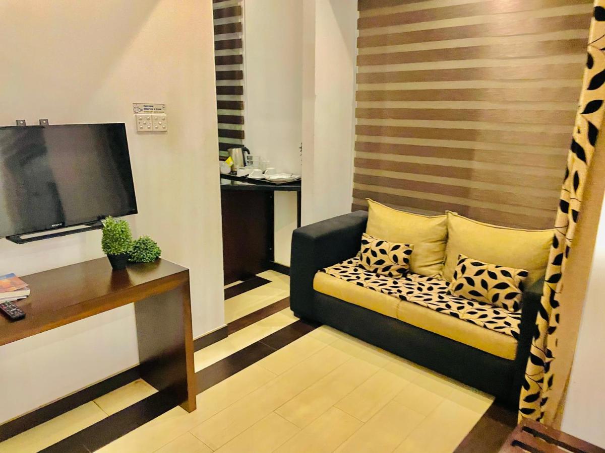 8 Plus Motels Негомбо Екстер'єр фото