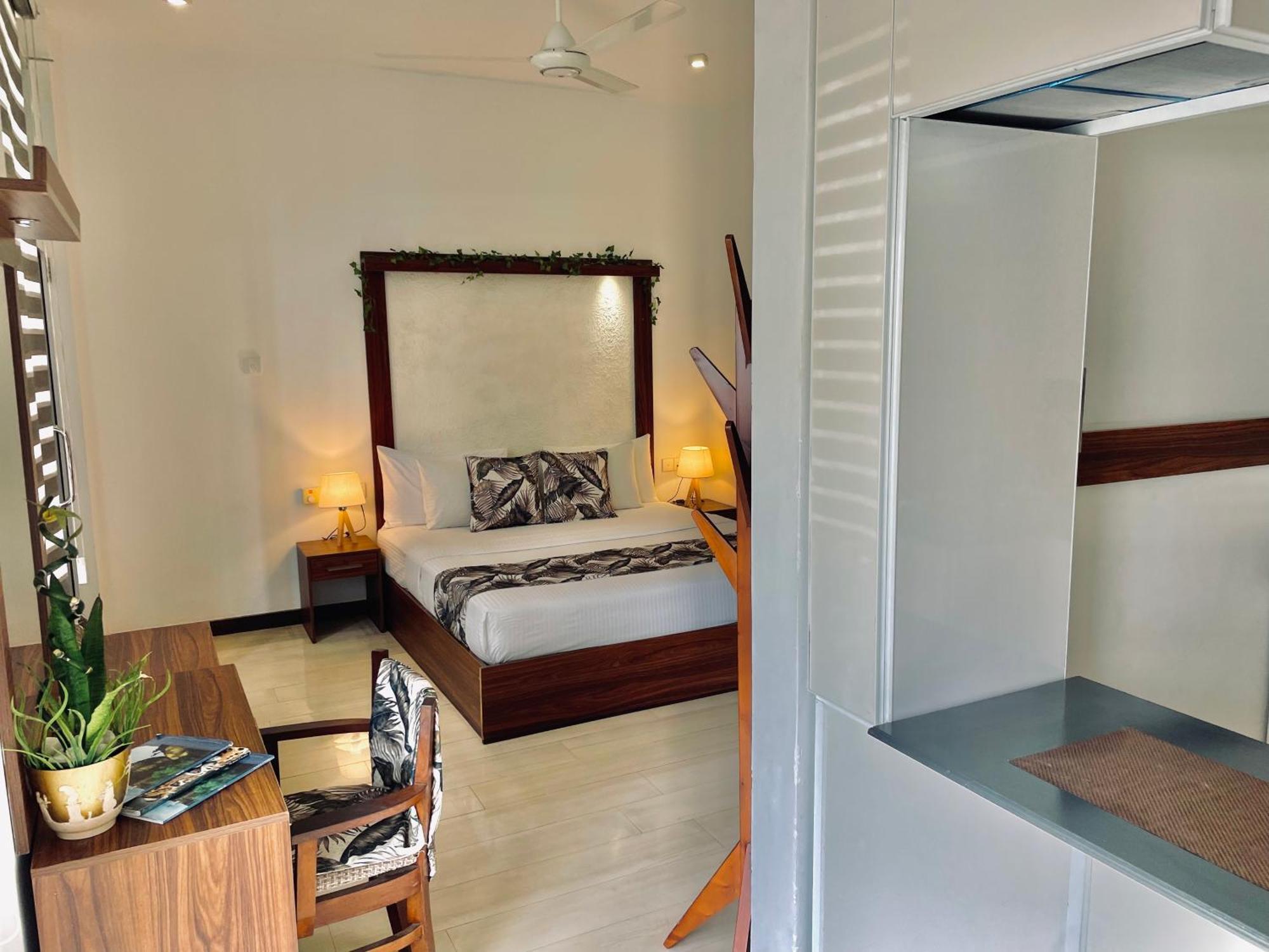 8 Plus Motels Негомбо Екстер'єр фото