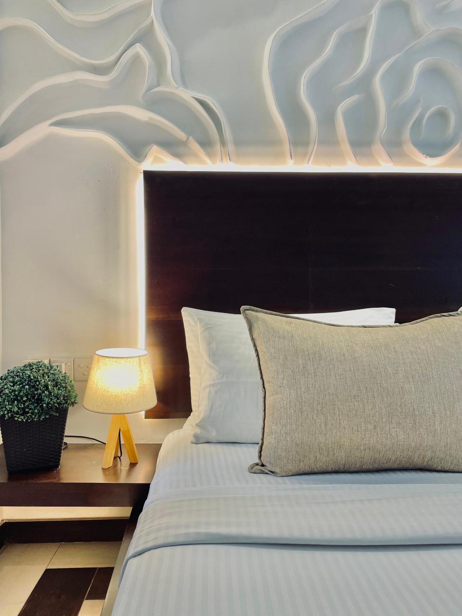 8 Plus Motels Негомбо Екстер'єр фото