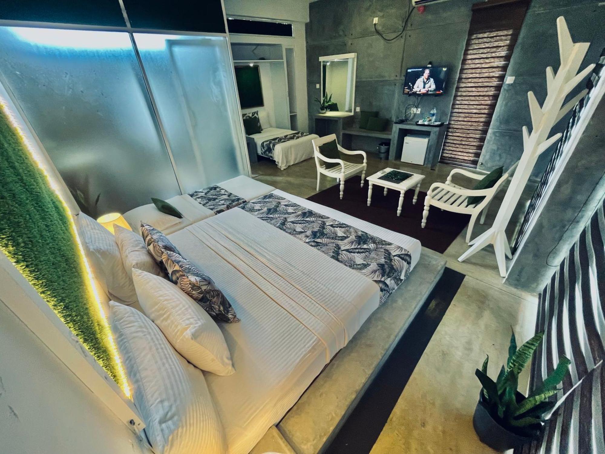 8 Plus Motels Негомбо Екстер'єр фото