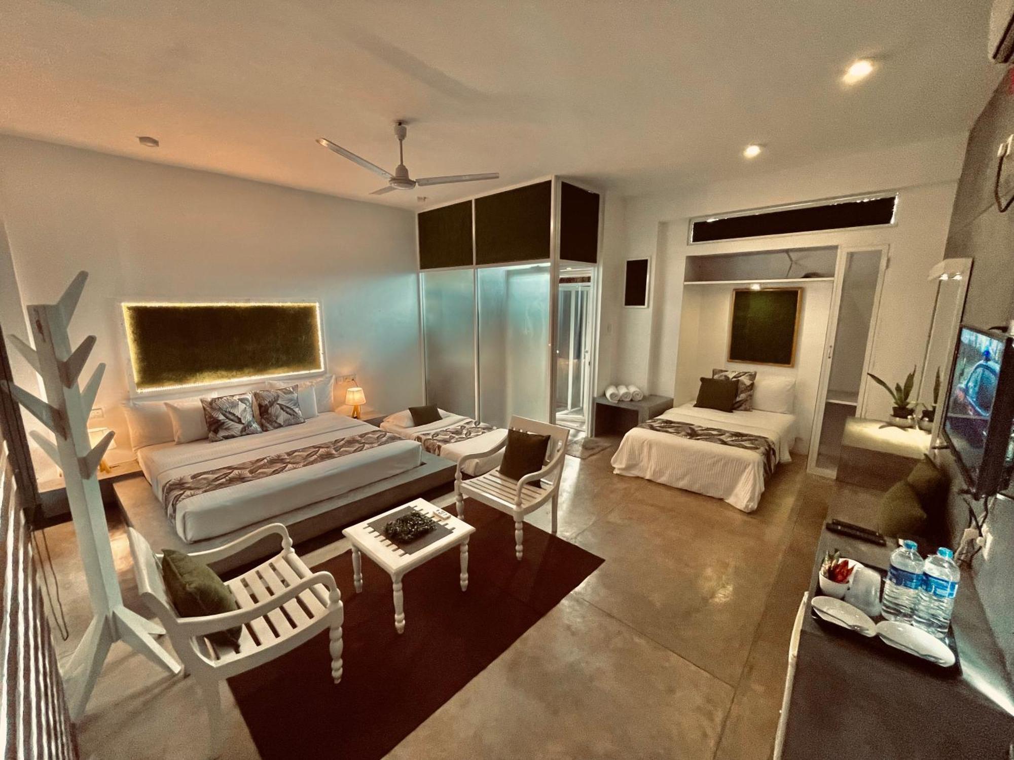8 Plus Motels Негомбо Екстер'єр фото